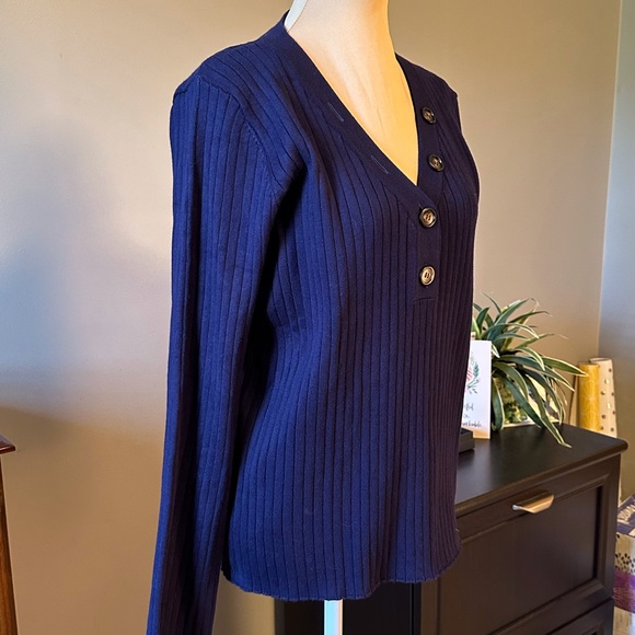 Sweater - Picture 2 of 3